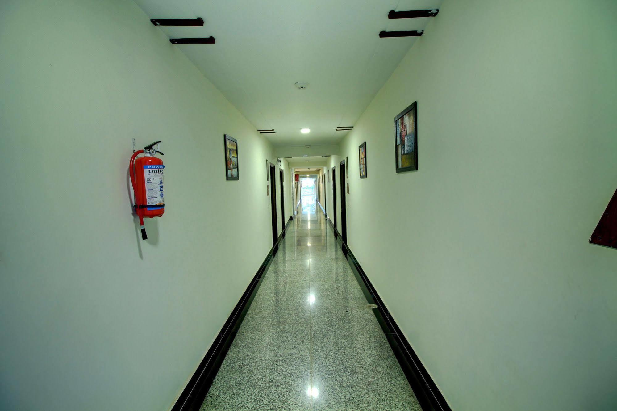 Staayz Premium Gurgaon Hotel Luaran gambar