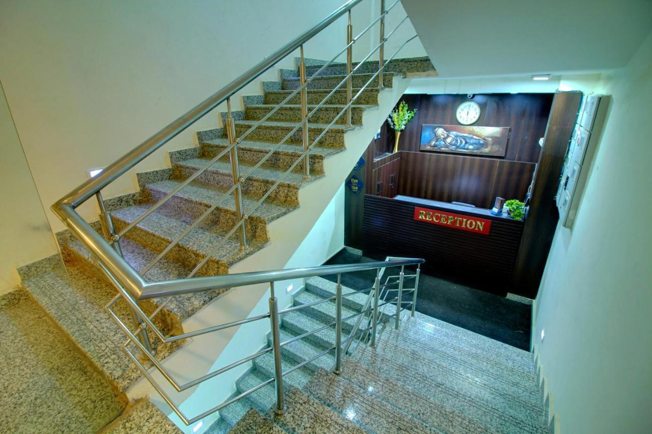 Staayz Premium Gurgaon Hotel Luaran gambar